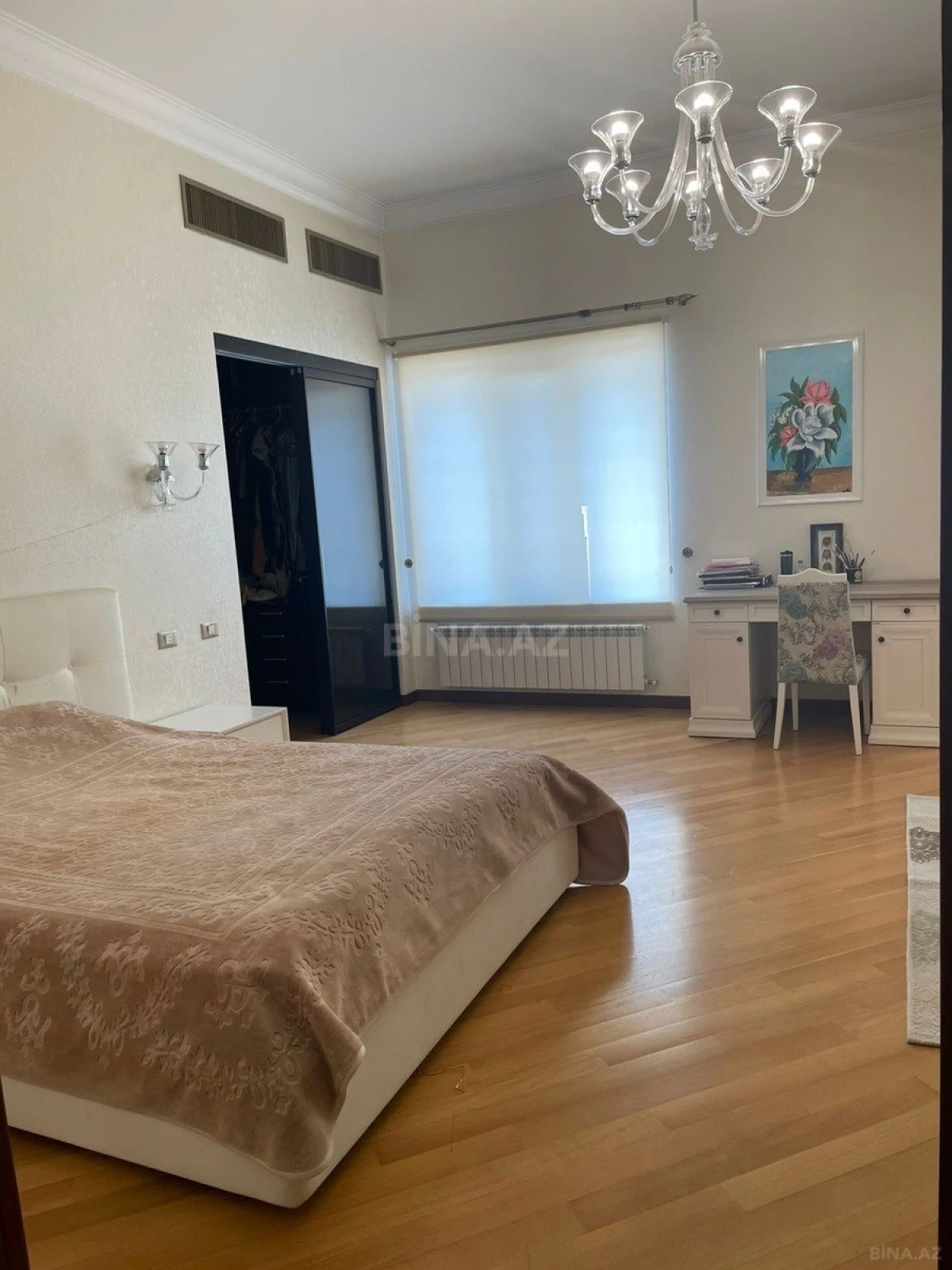 Satılır 5 otaqlı mənzil 390 m²