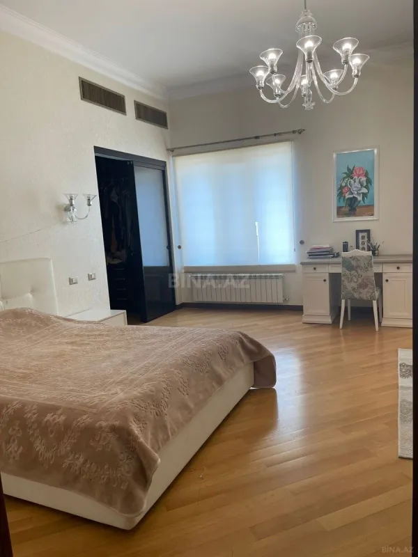 Satılır 5 otaqlı mənzil 390 m²