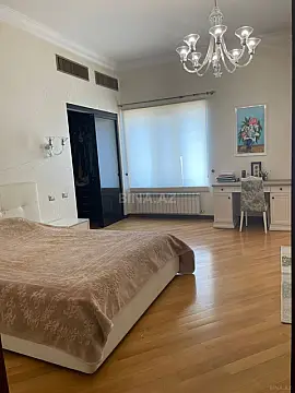 Satılır 5 otaqlı mənzil 390 m²