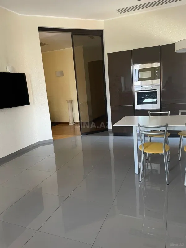 Satılır 5 otaqlı mənzil 390 m²