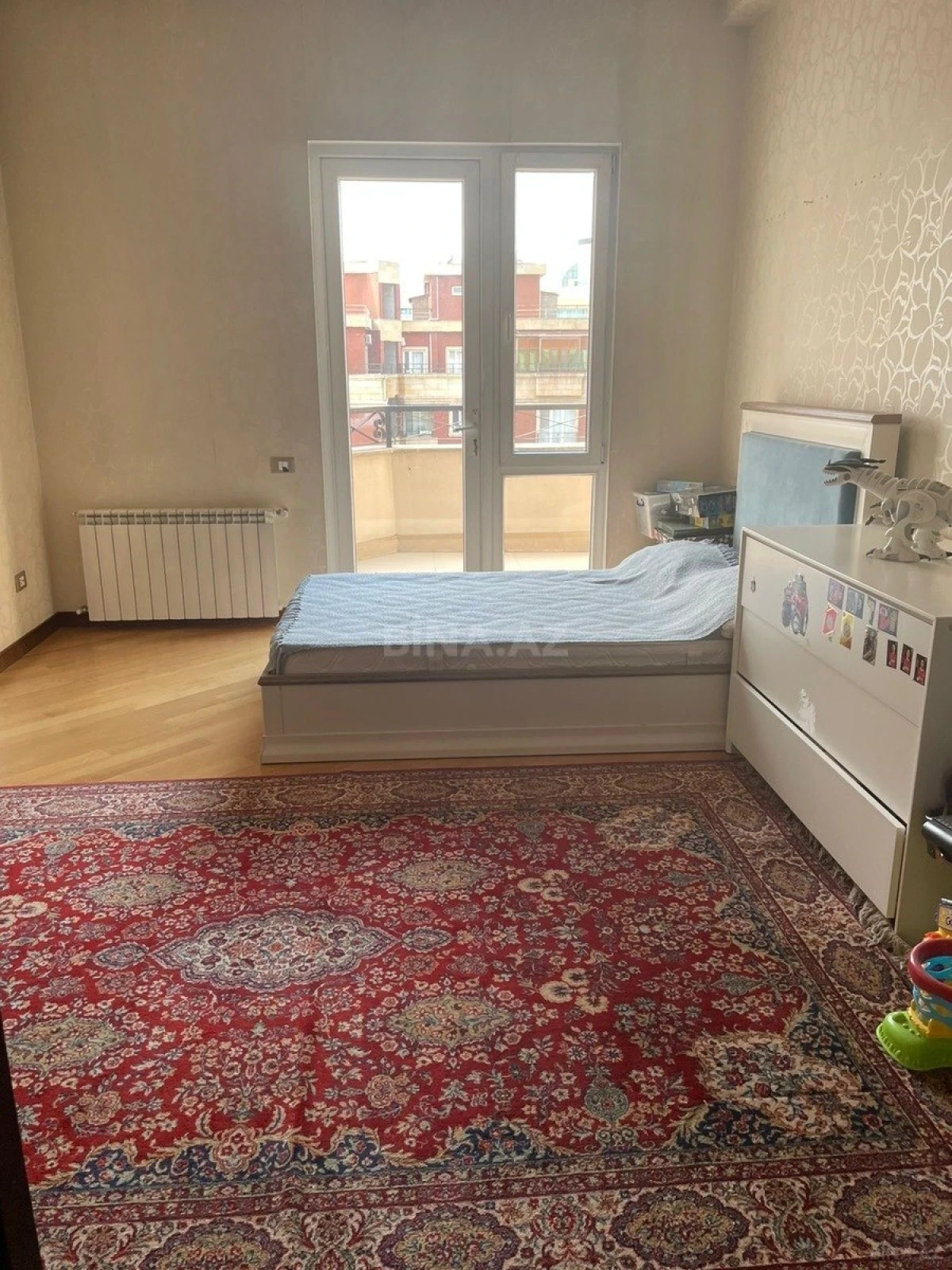 Satılır 5 otaqlı mənzil 390 m²