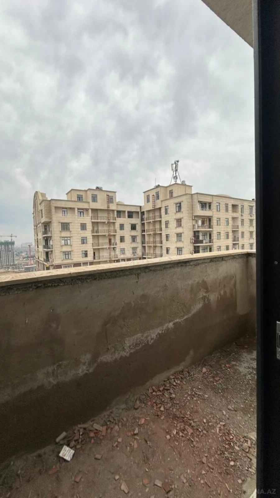 Satılır 2 otaqlı mənzil 84 m²
