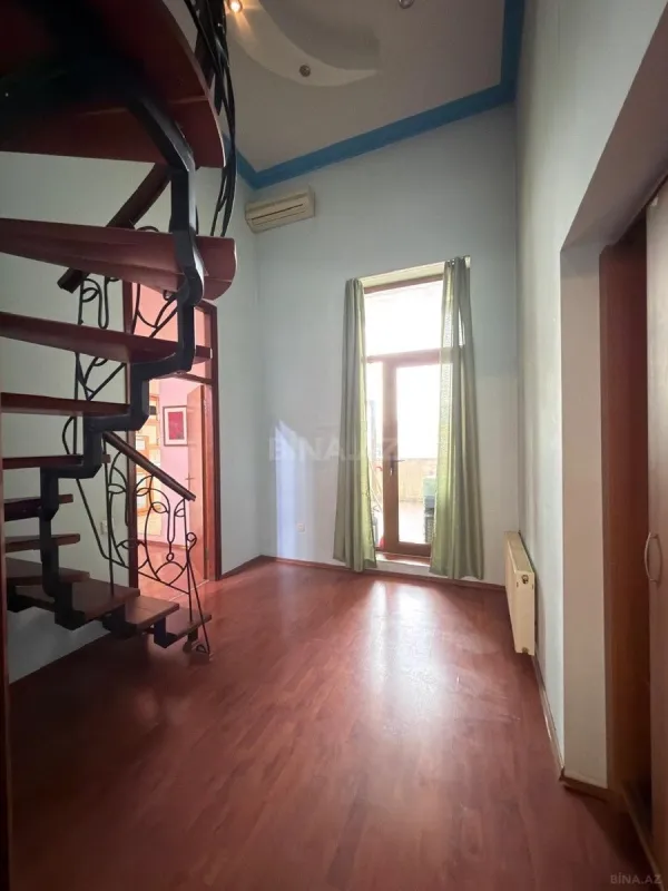 Satılır 4 otaqlı mənzil 111 m²