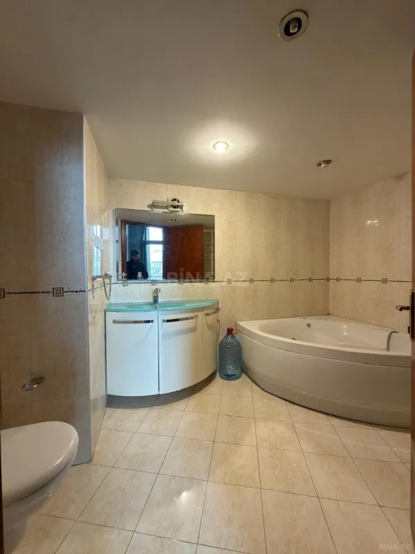 Satılır 4 otaqlı mənzil 111 m²