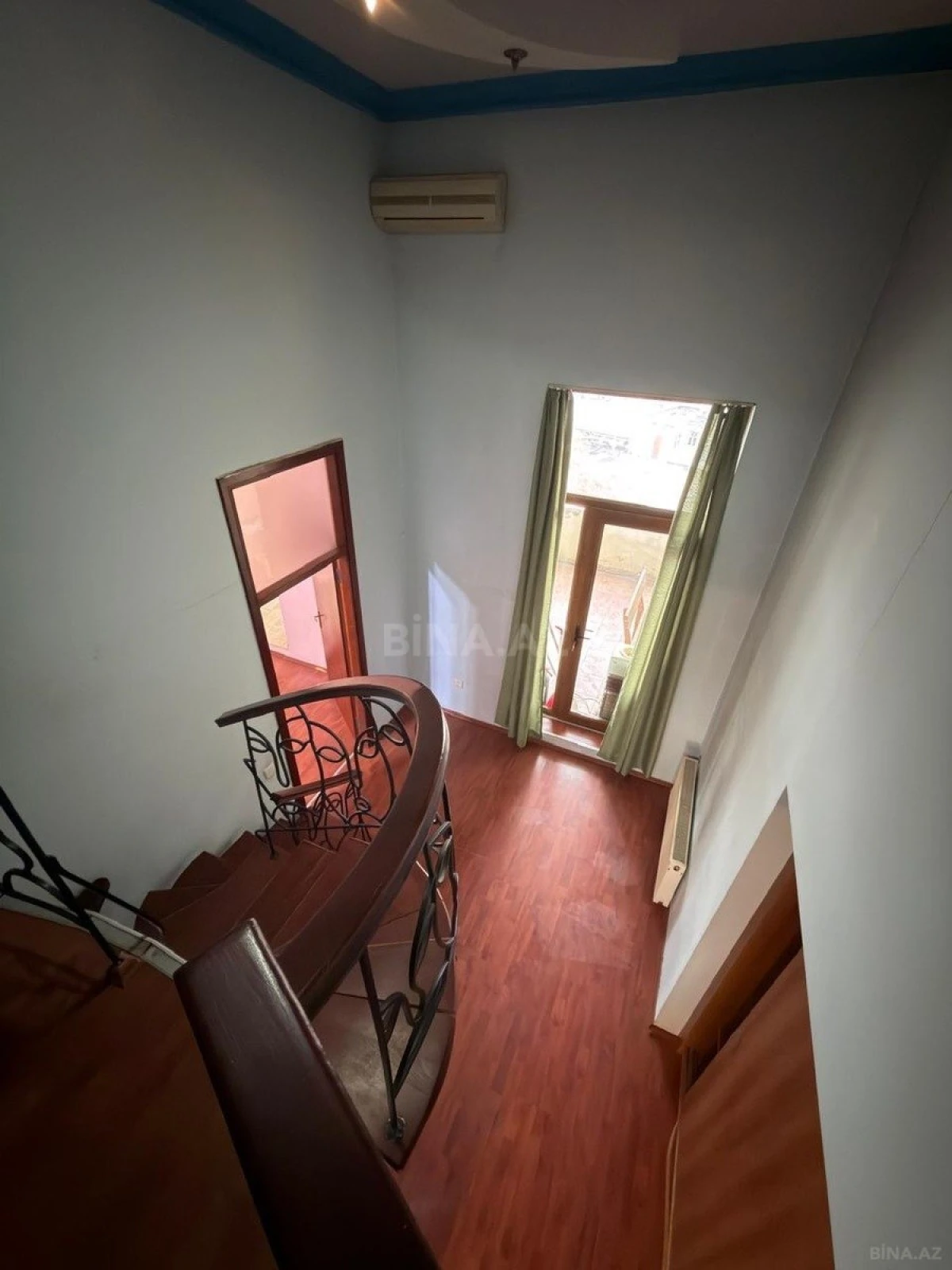 Satılır 4 otaqlı mənzil 111 m²