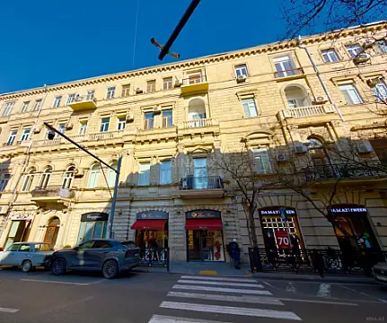 Satılır 4 otaqlı mənzil 111 m²