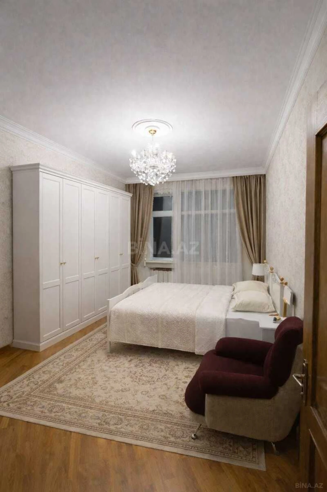 Satılır 4 otaqlı mənzil 160 m²