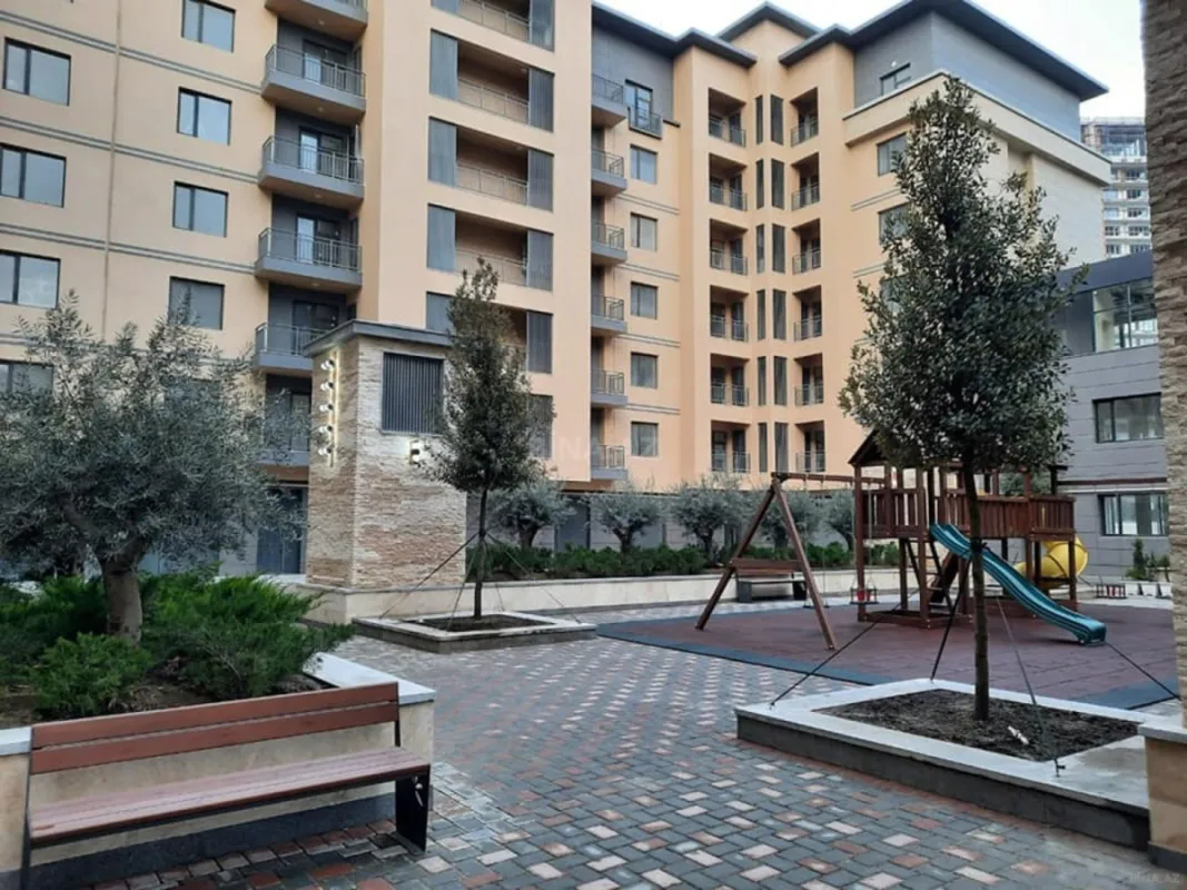 Satılır 3 otaqlı mənzil 128 m²