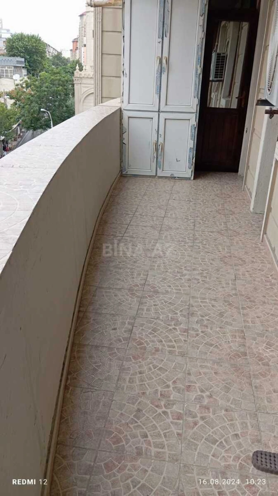 Satılır 4 otaqlı mənzil 120 m²