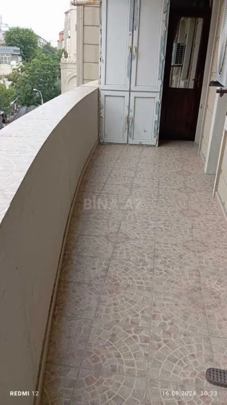 Satılır 4 otaqlı mənzil 120 m²