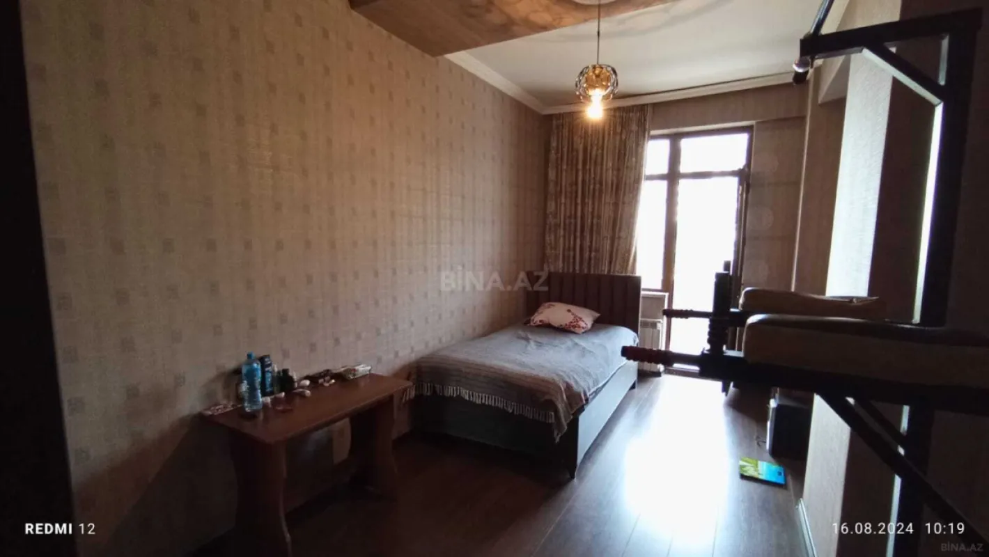 Satılır 4 otaqlı mənzil 120 m²