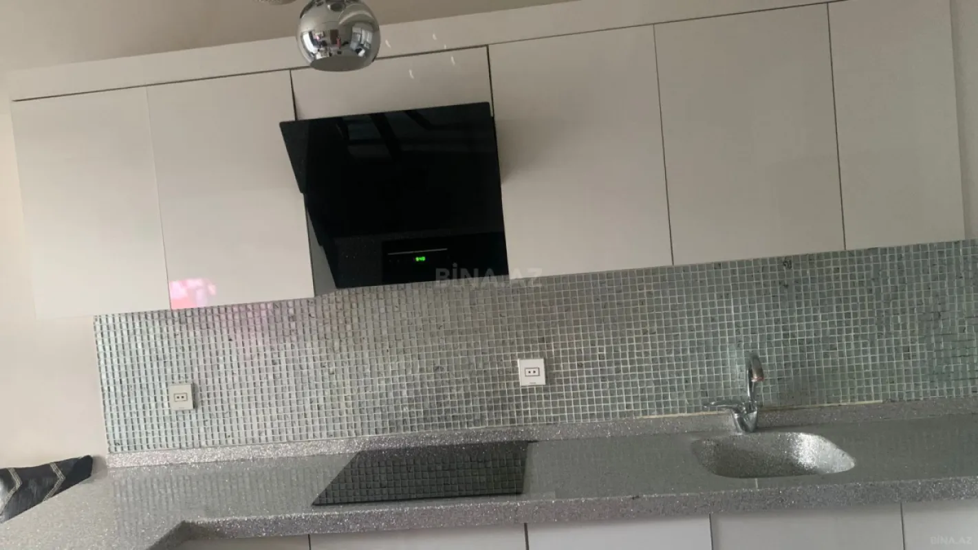 Kirayə verilir 2 otaqlı mənzil 70 m²