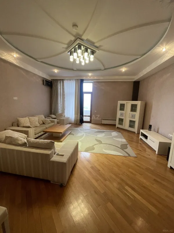 Kirayə verilir 3 otaqlı mənzil 150 m²