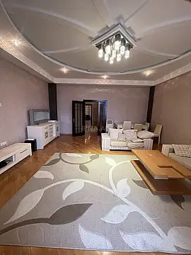 Kirayə verilir 3 otaqlı mənzil 150 m²