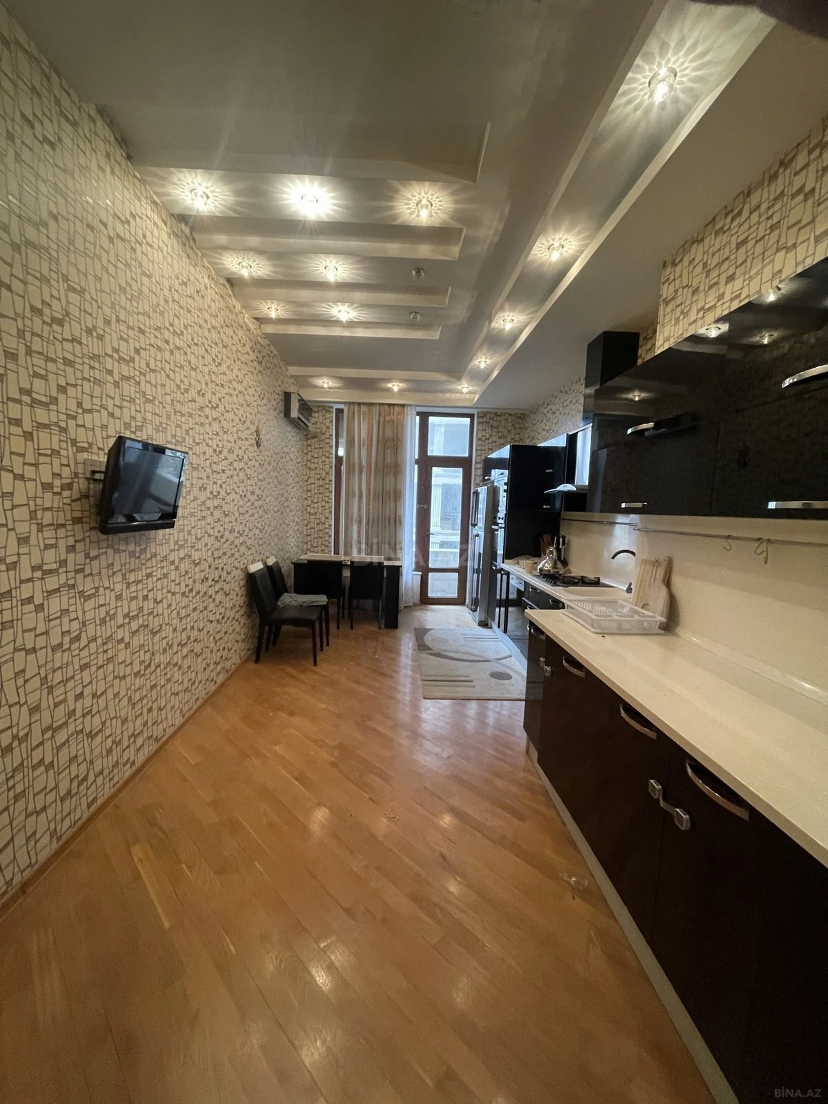 Kirayə verilir 3 otaqlı mənzil 150 m²
