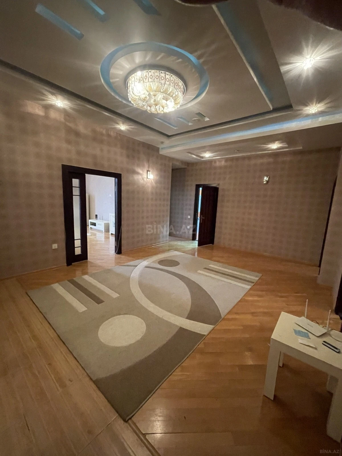 Kirayə verilir 3 otaqlı mənzil 150 m²