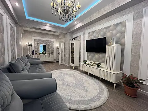 Satılır 3 otaqlı mənzil 135 m²