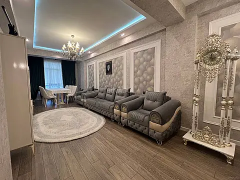 Satılır 3 otaqlı mənzil 135 m²