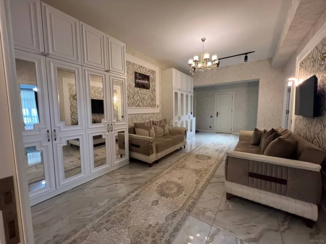Satılır 3 otaqlı mənzil 135 m²