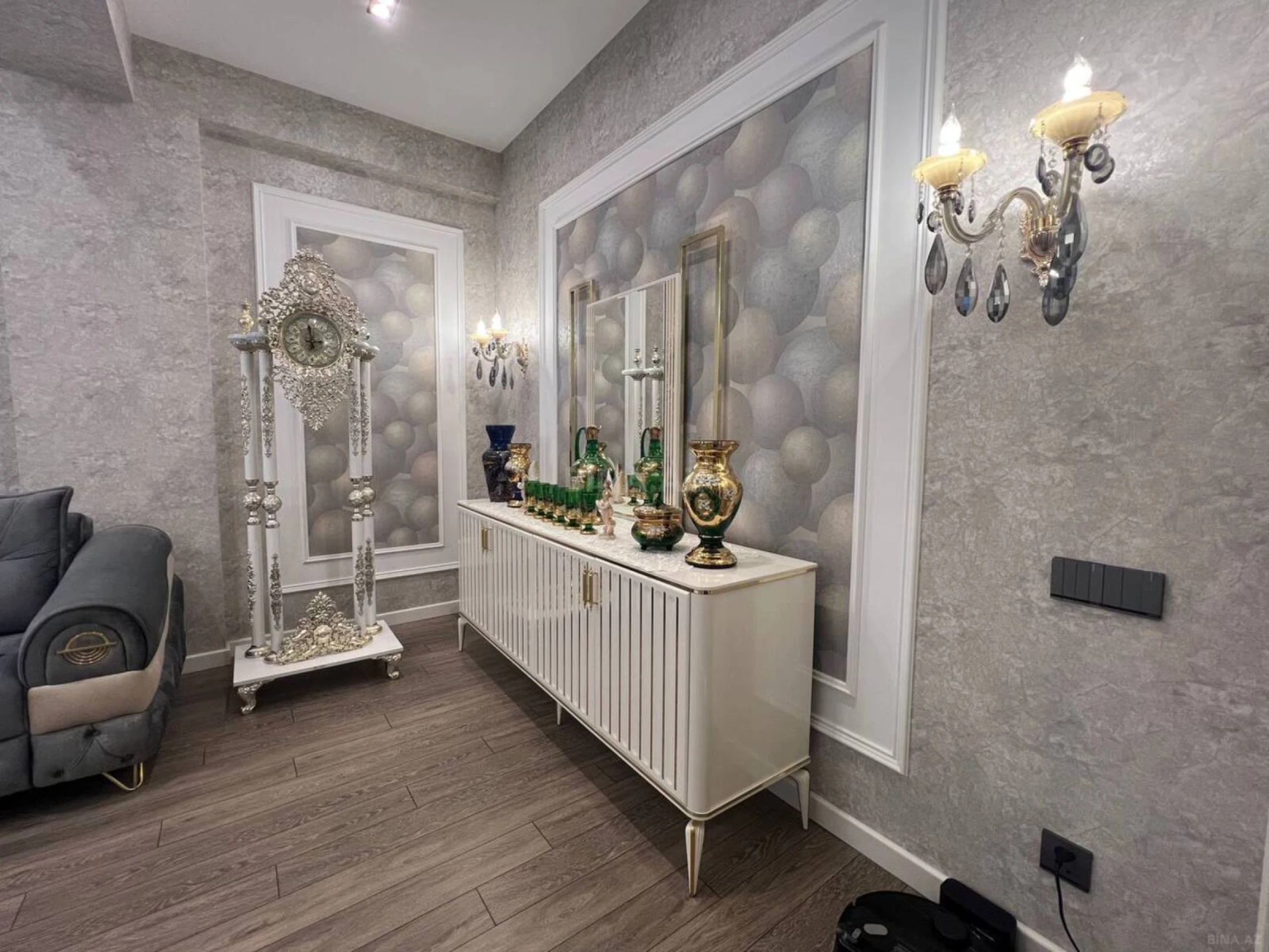 Satılır 3 otaqlı mənzil 135 m²