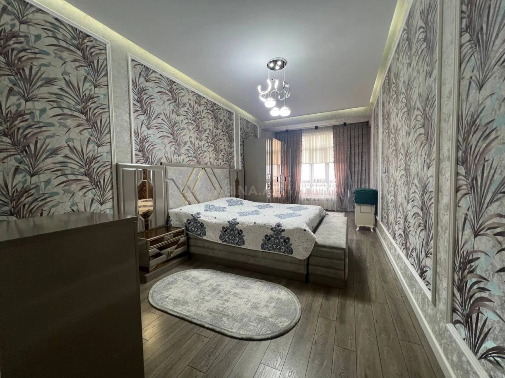 Satılır 3 otaqlı mənzil 135 m²