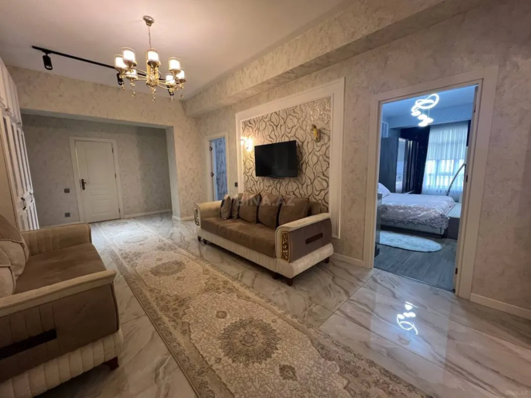 Satılır 3 otaqlı mənzil 135 m²