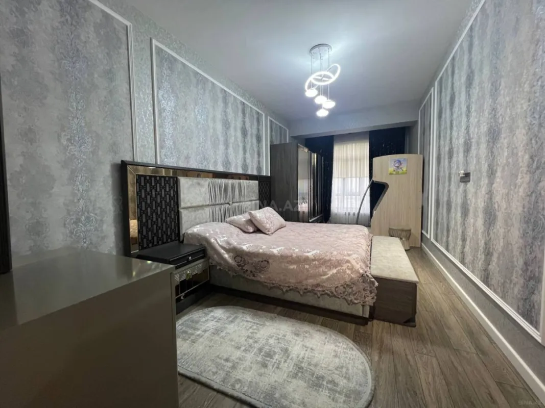 Satılır 3 otaqlı mənzil 135 m²