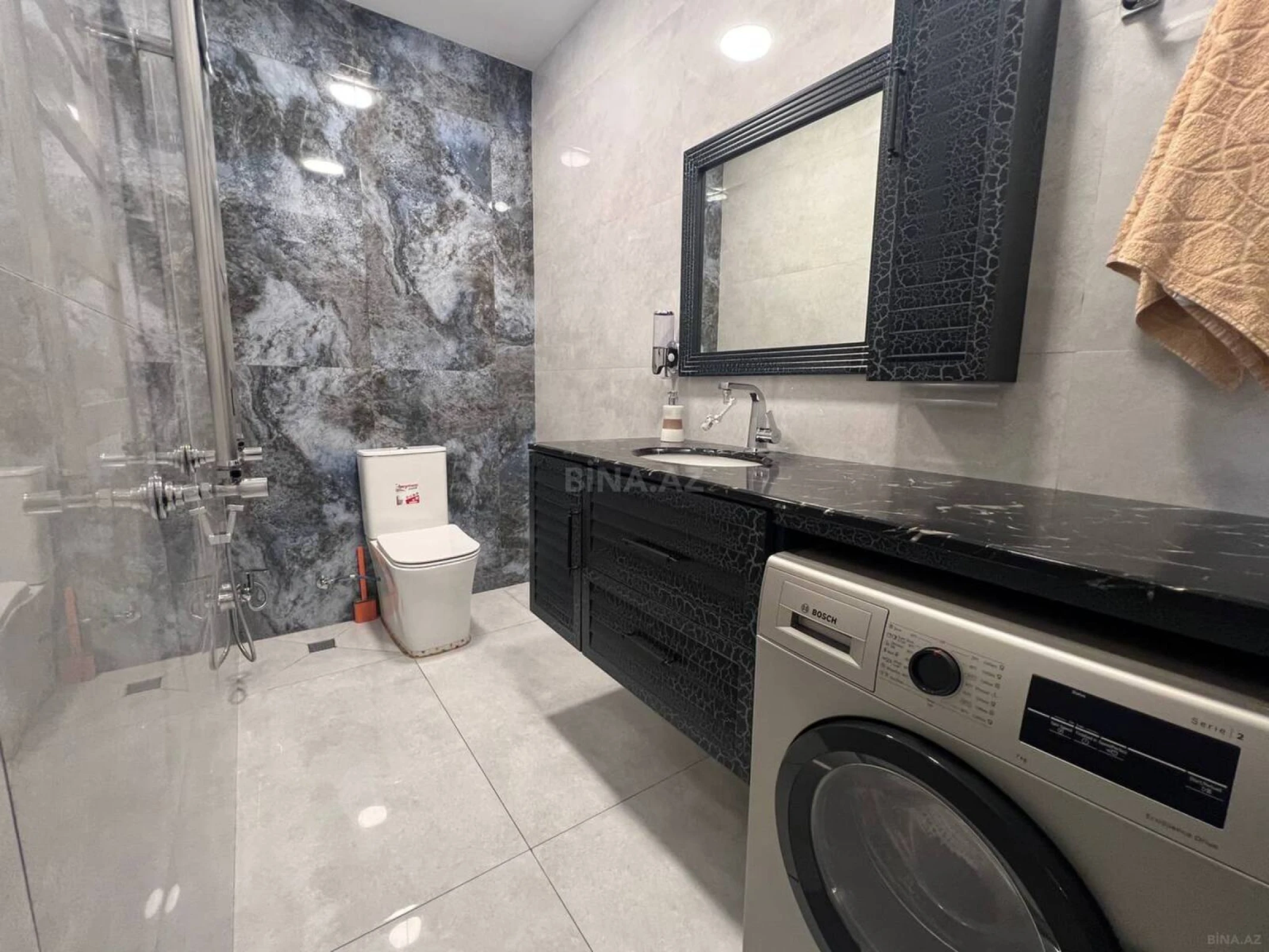 Satılır 3 otaqlı mənzil 135 m²