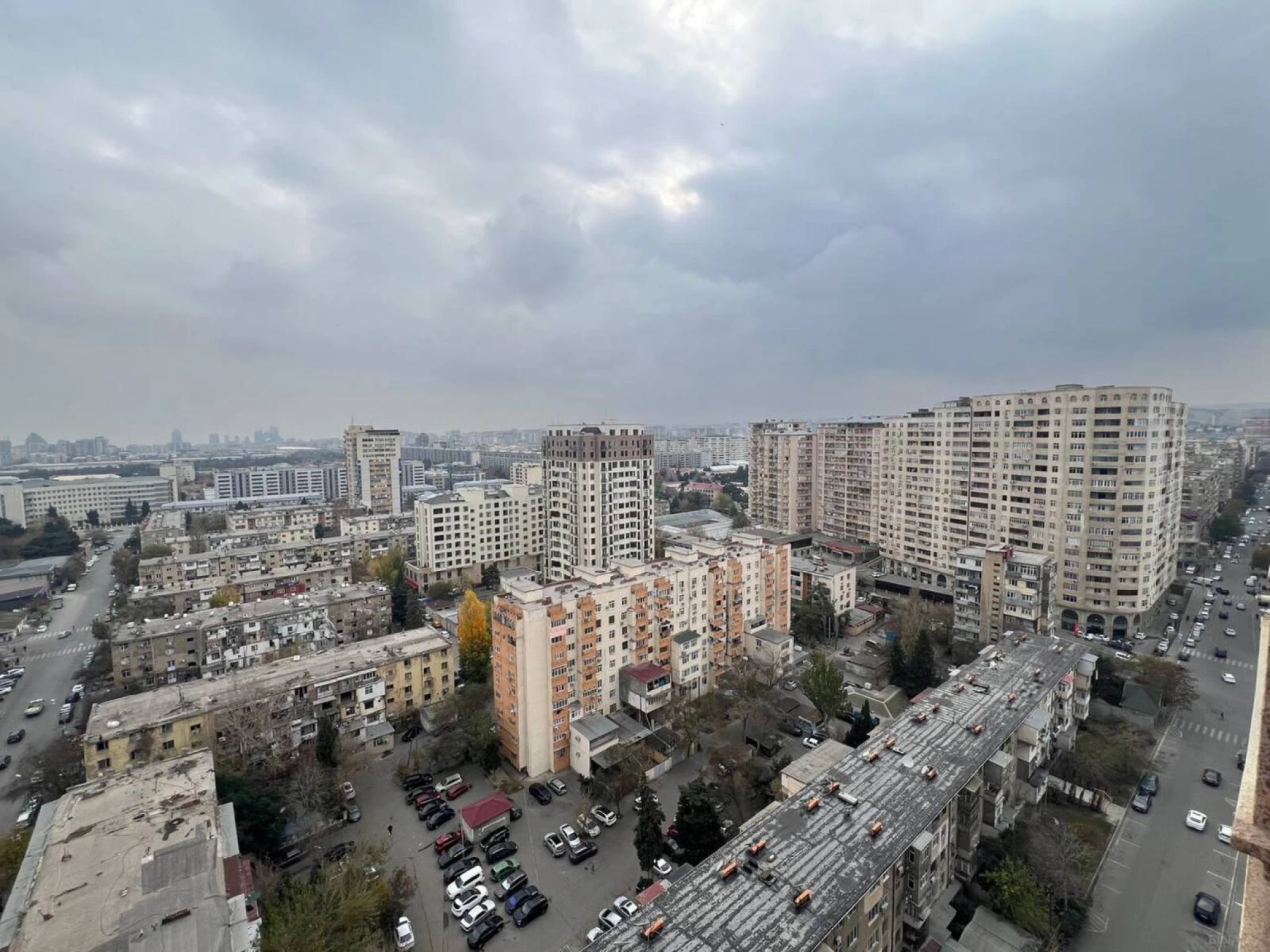 Satılır 3 otaqlı mənzil 135 m²