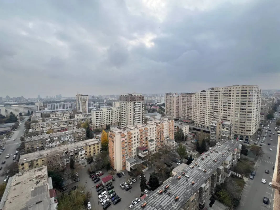 Satılır 3 otaqlı mənzil 135 m²