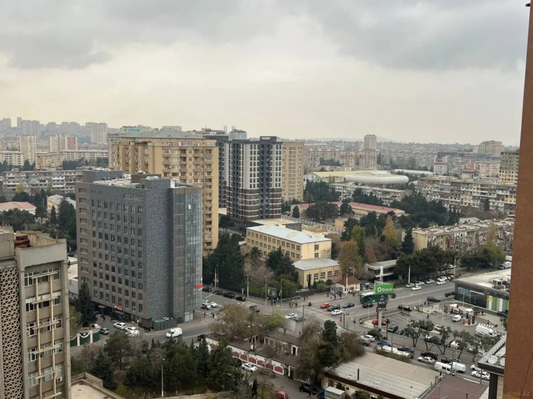 Satılır 3 otaqlı mənzil 135 m²