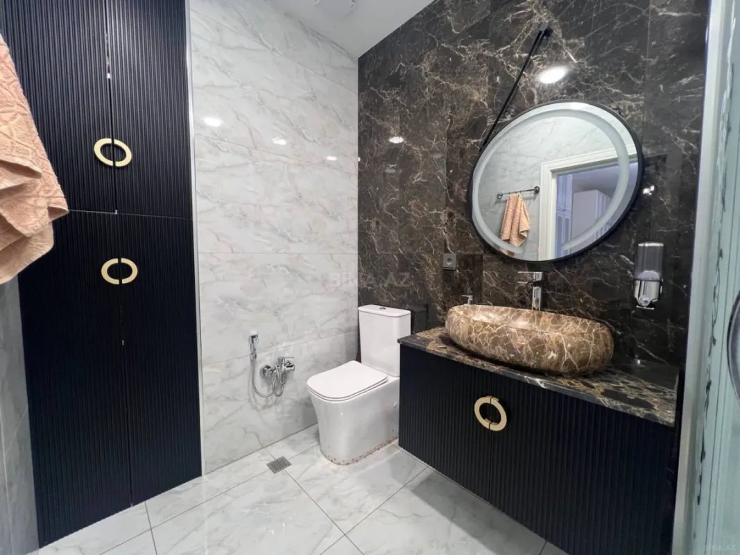 Satılır 3 otaqlı mənzil 135 m²