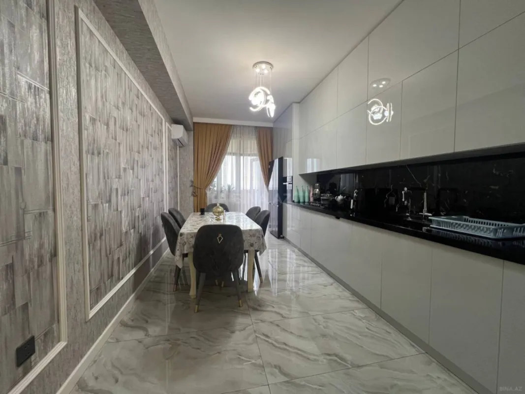 Satılır 3 otaqlı mənzil 135 m²