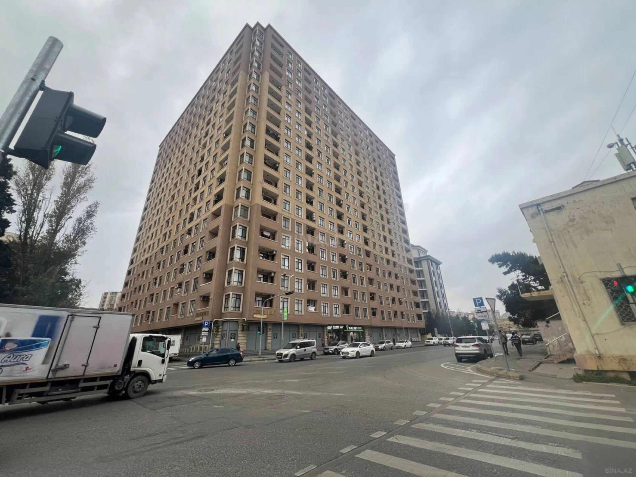 Satılır 3 otaqlı mənzil 135 m²