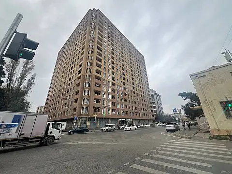 Satılır 3 otaqlı mənzil 135 m² — Bakı, 8-ci mikrorayon 3 otaq 135.00 m²