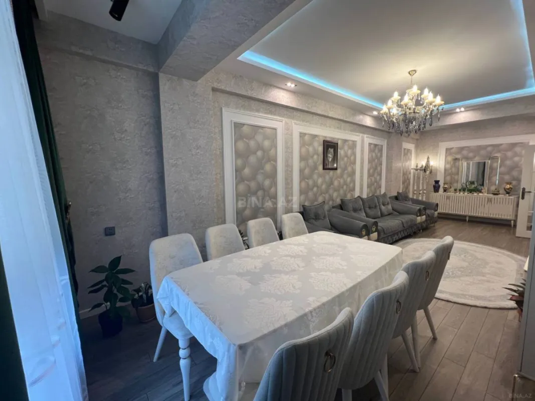 Satılır 3 otaqlı mənzil 135 m²