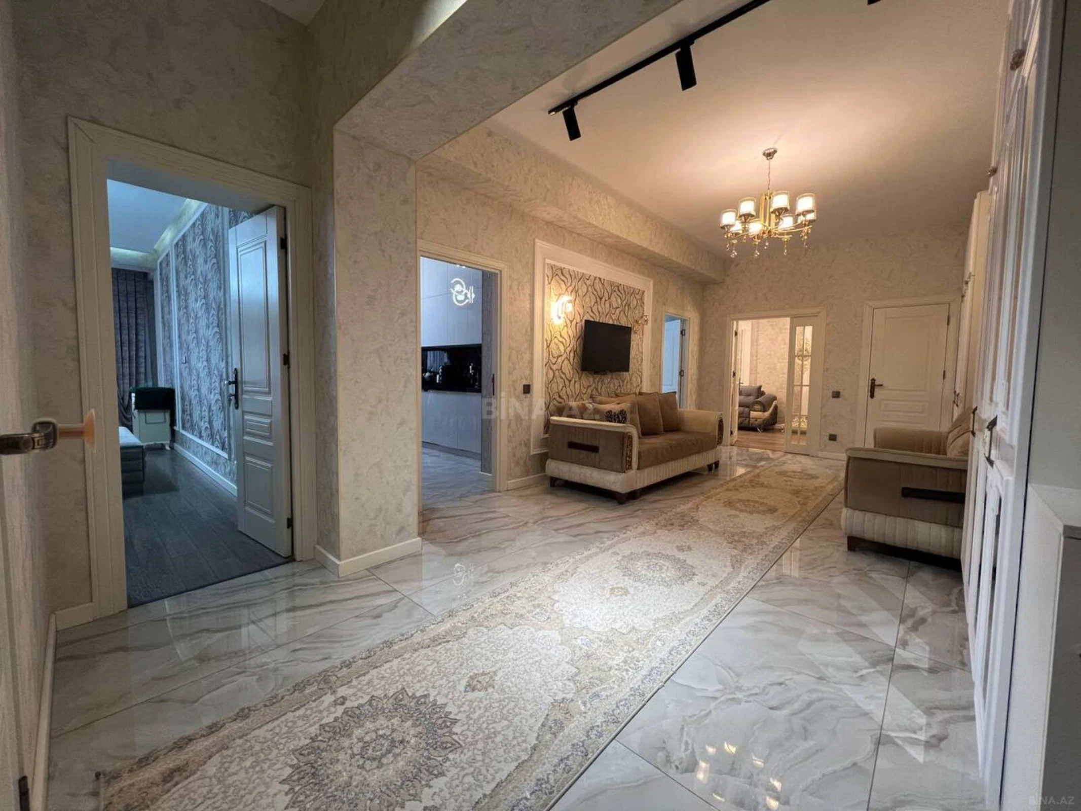 Satılır 3 otaqlı mənzil 135 m²