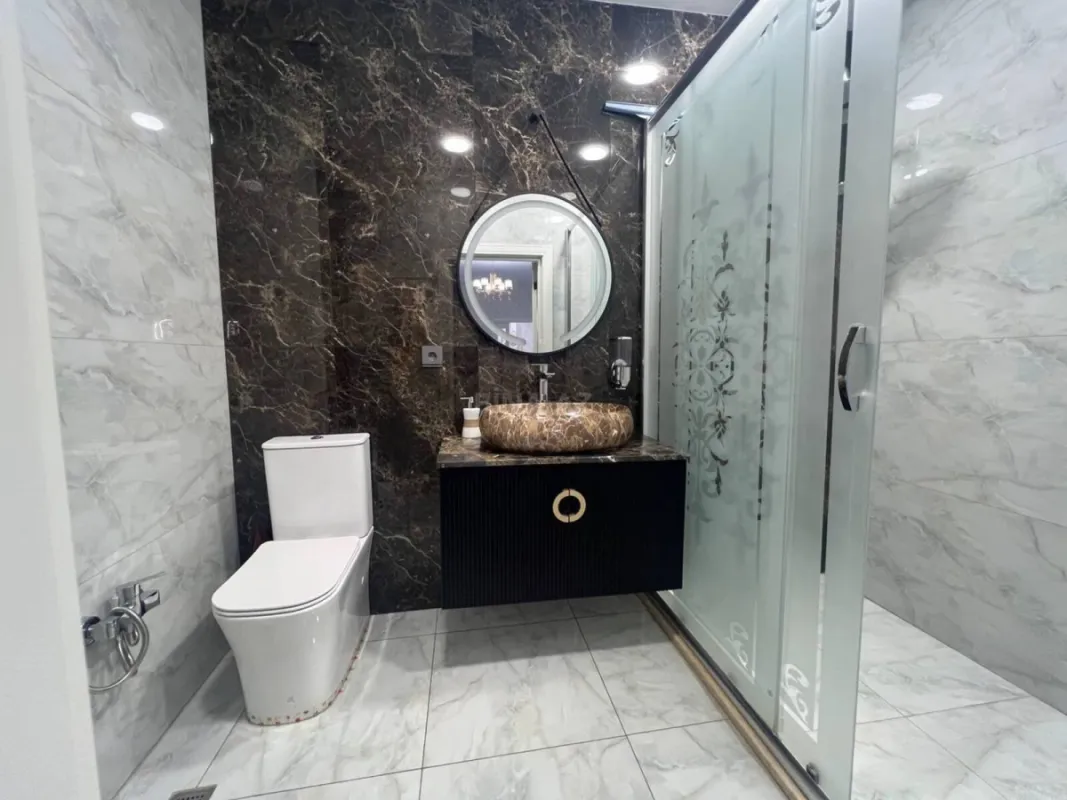 Satılır 3 otaqlı mənzil 135 m²