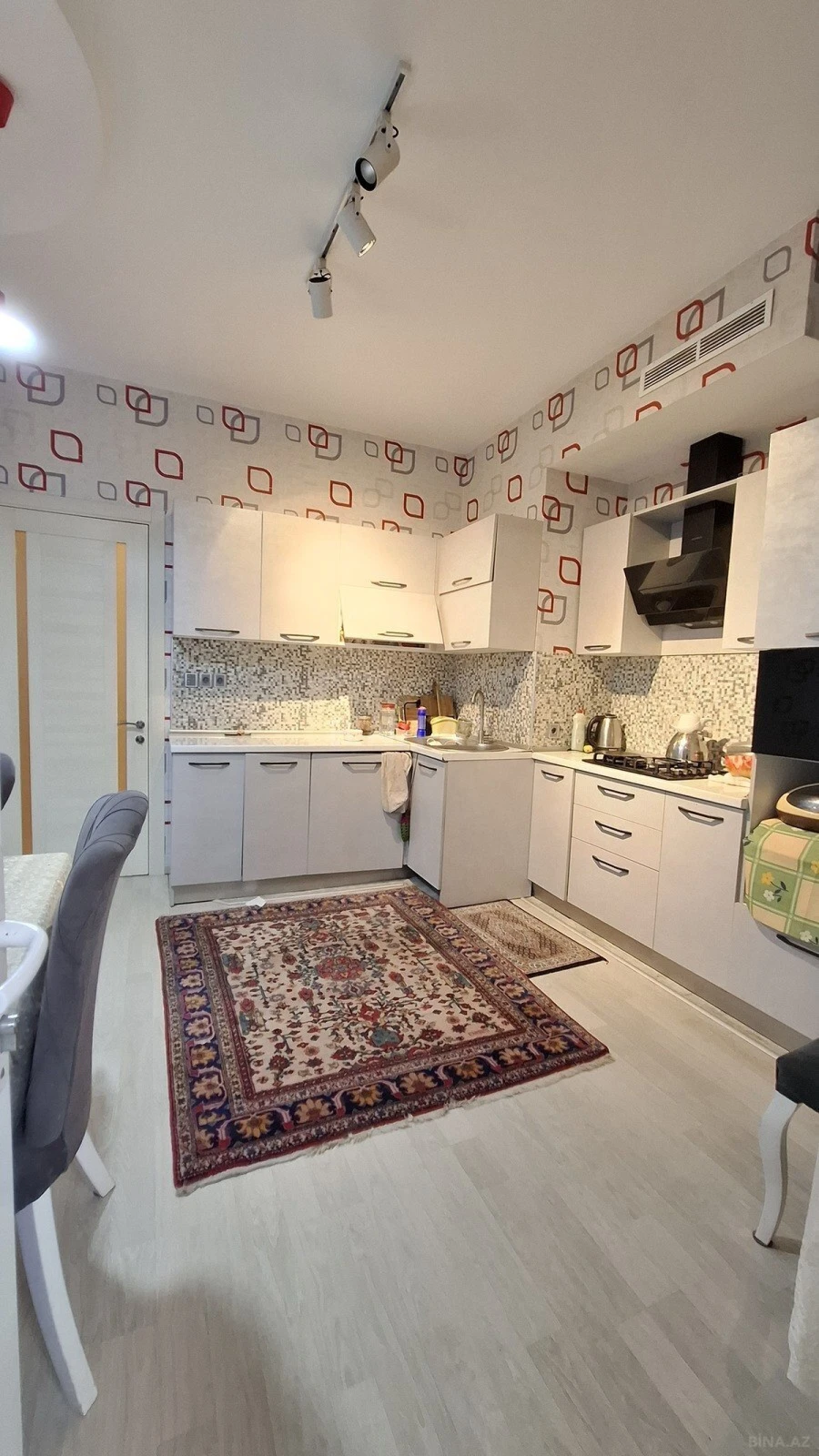 Satılır 2 otaqlı mənzil 92 m²