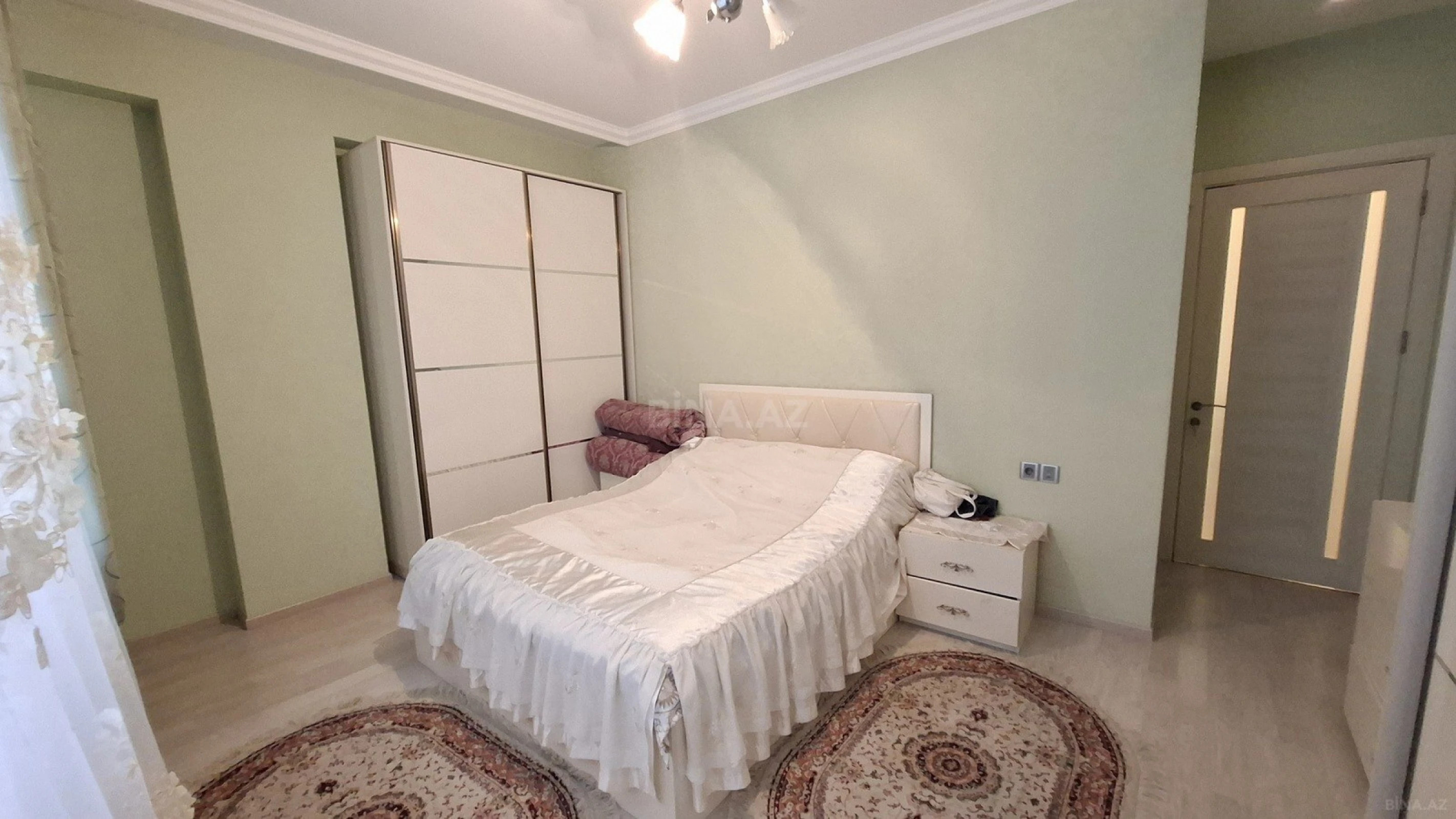 Satılır 2 otaqlı mənzil 92 m²
