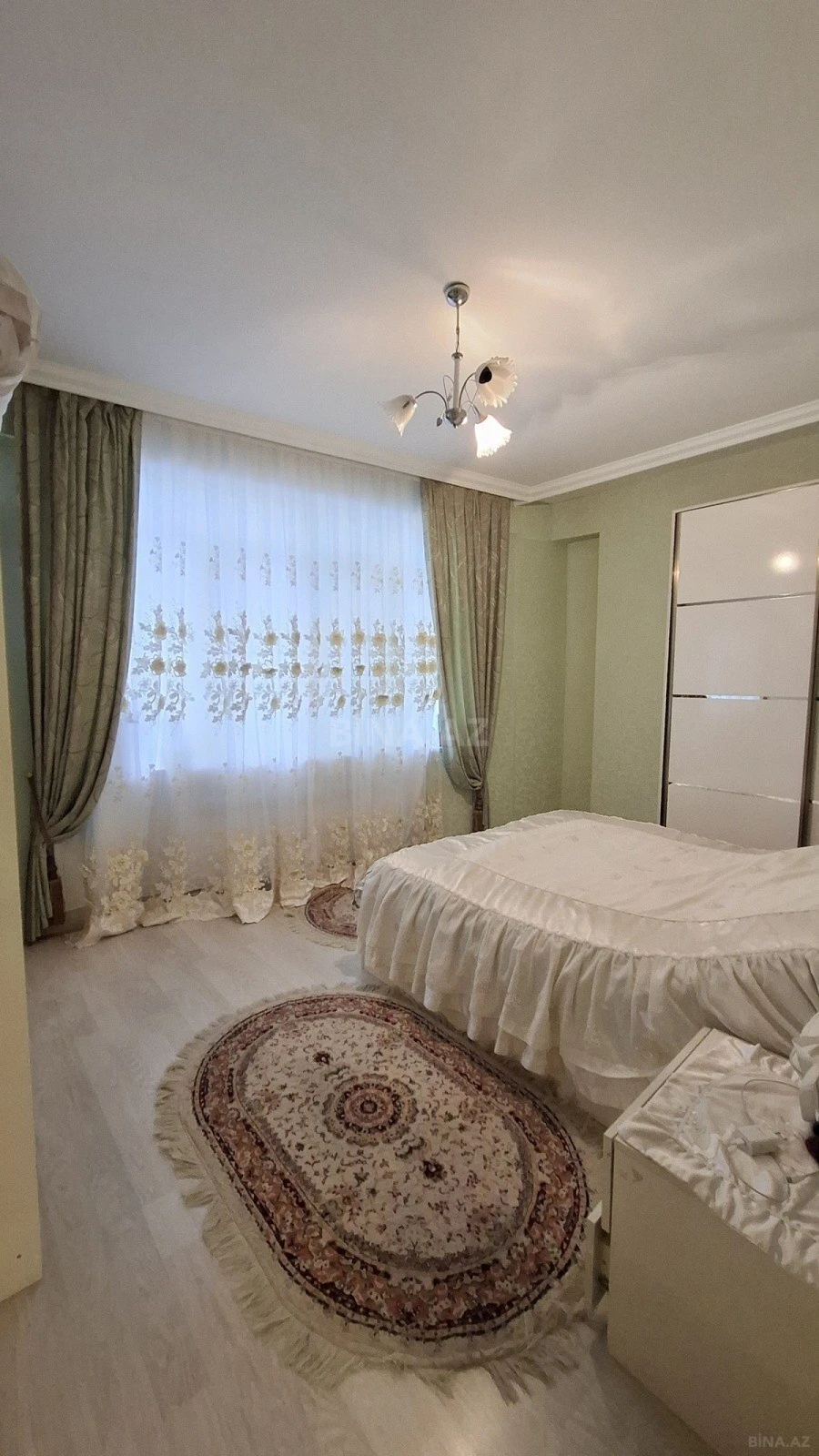 Satılır 2 otaqlı mənzil 92 m²
