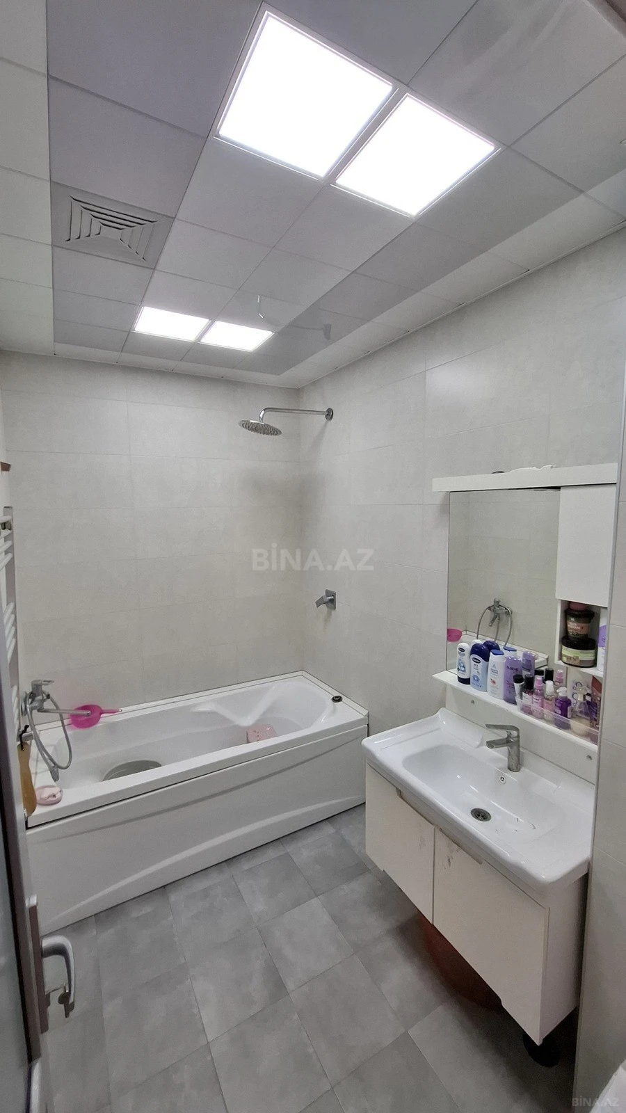Satılır 2 otaqlı mənzil 92 m²