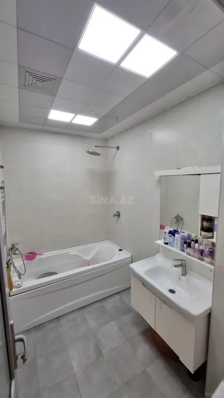 Satılır 2 otaqlı mənzil 92 m²
