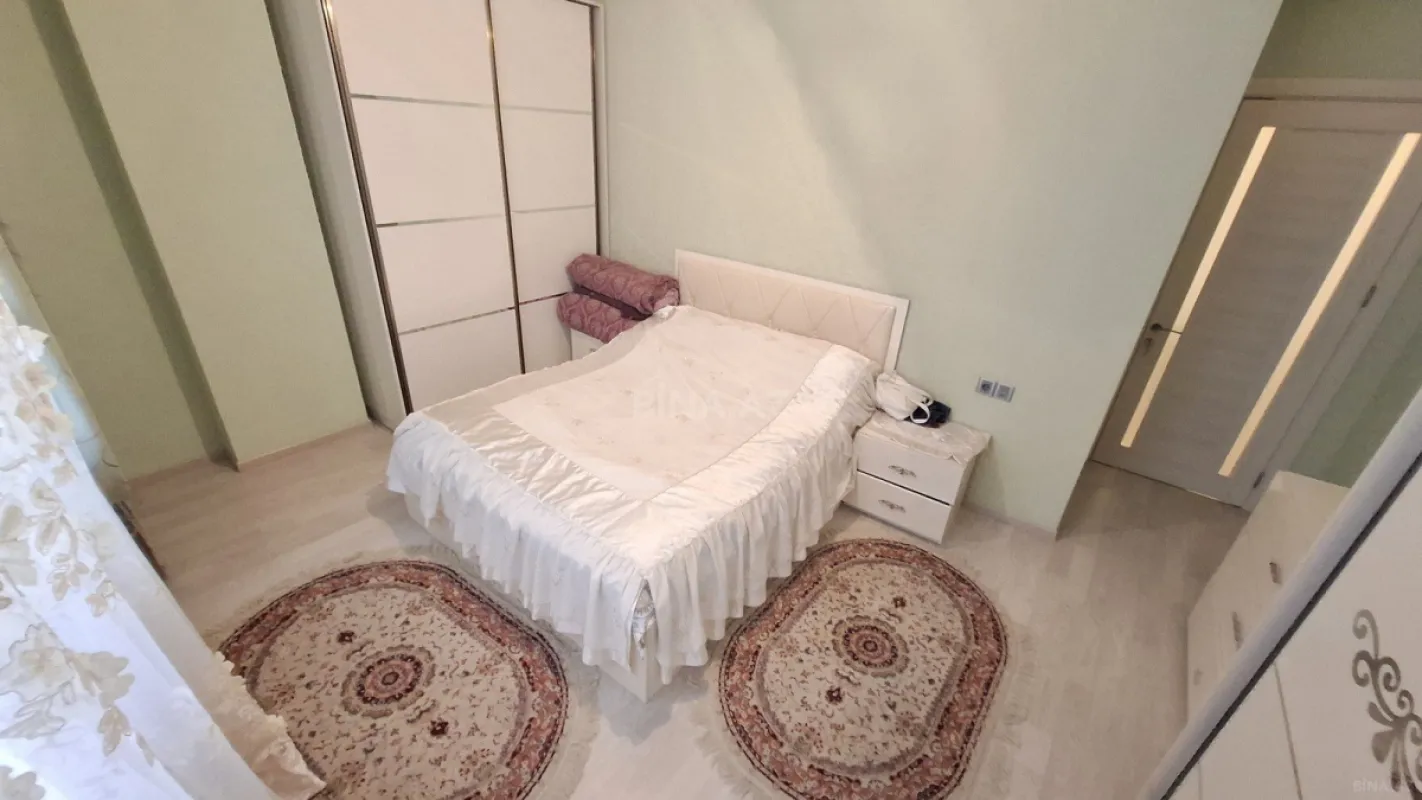 Satılır 2 otaqlı mənzil 92 m²