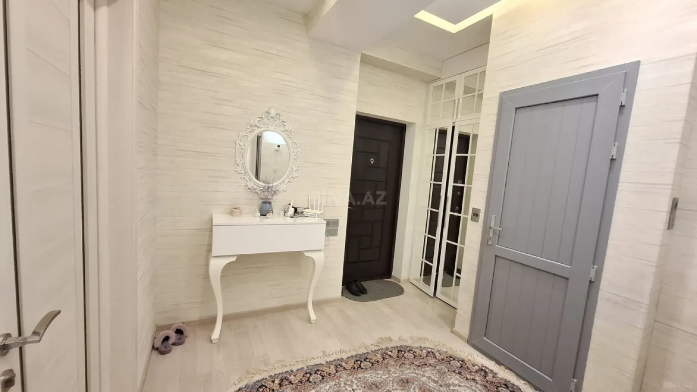 Satılır 2 otaqlı mənzil 92 m²