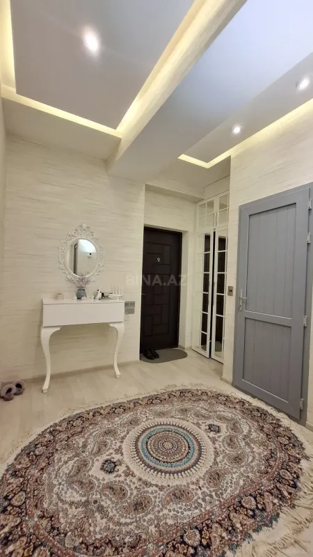 Satılır 2 otaqlı mənzil 92 m²
