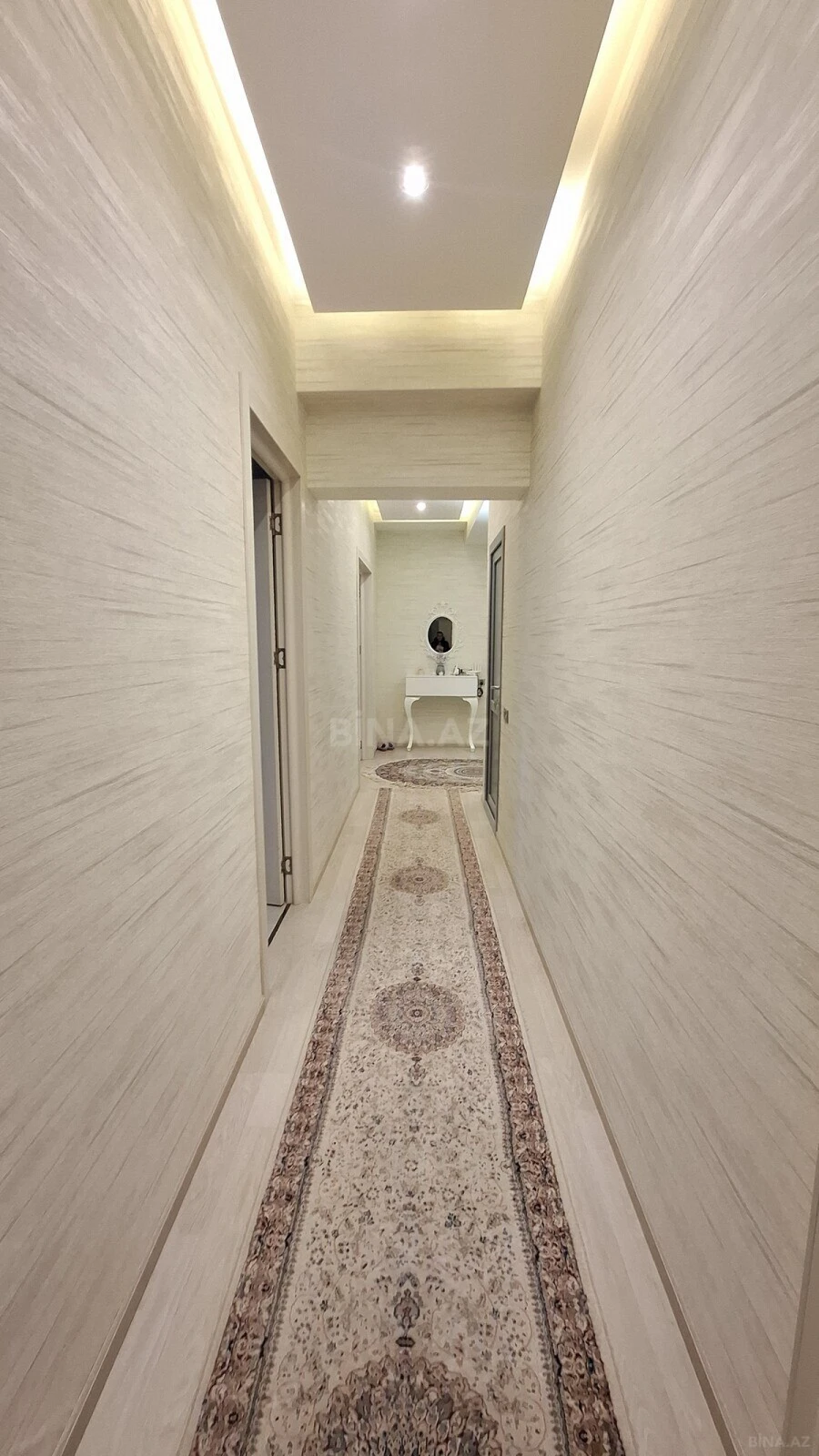 Satılır 2 otaqlı mənzil 92 m²
