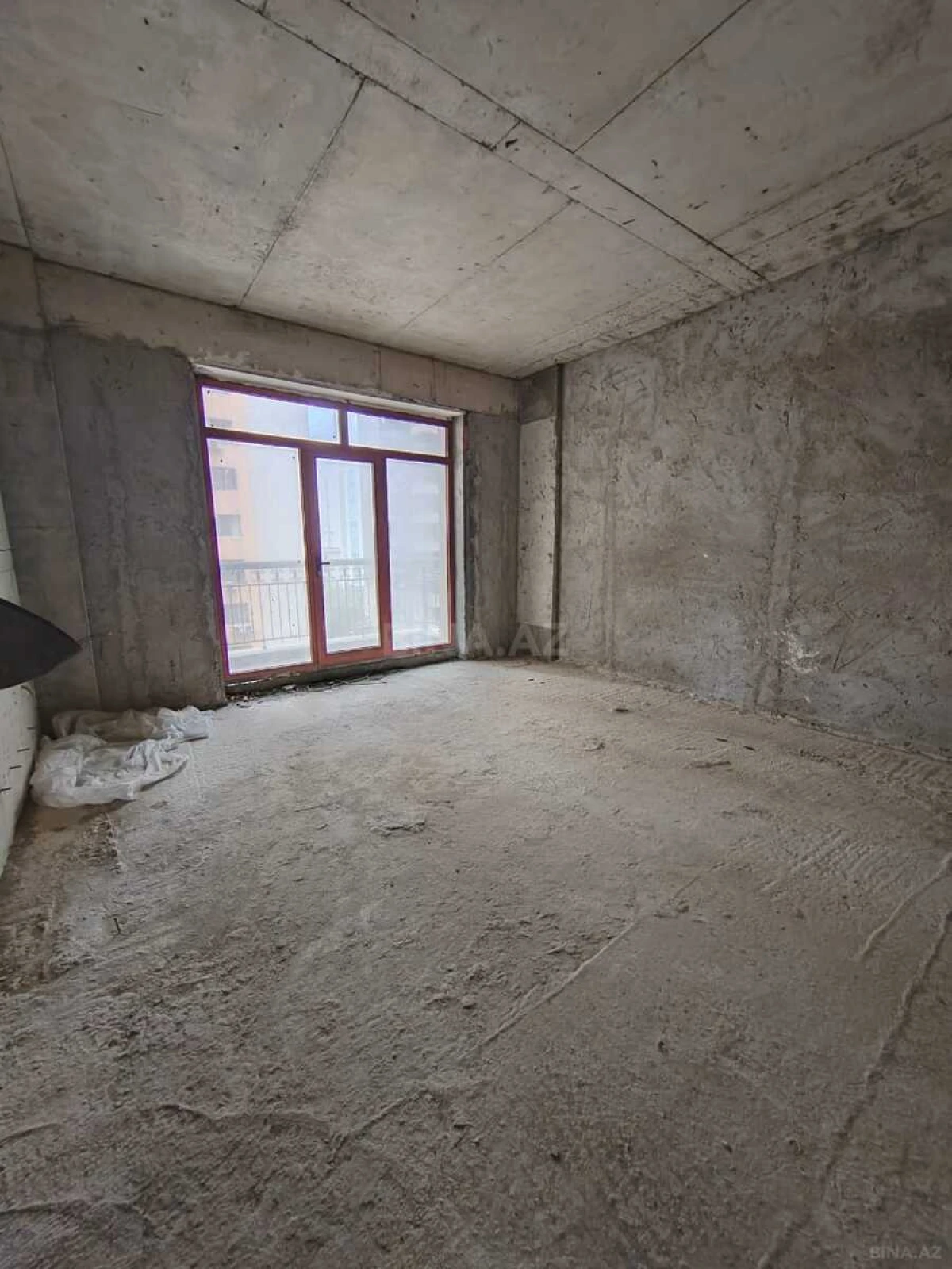 Satılır 3 otaqlı mənzil 157 m²