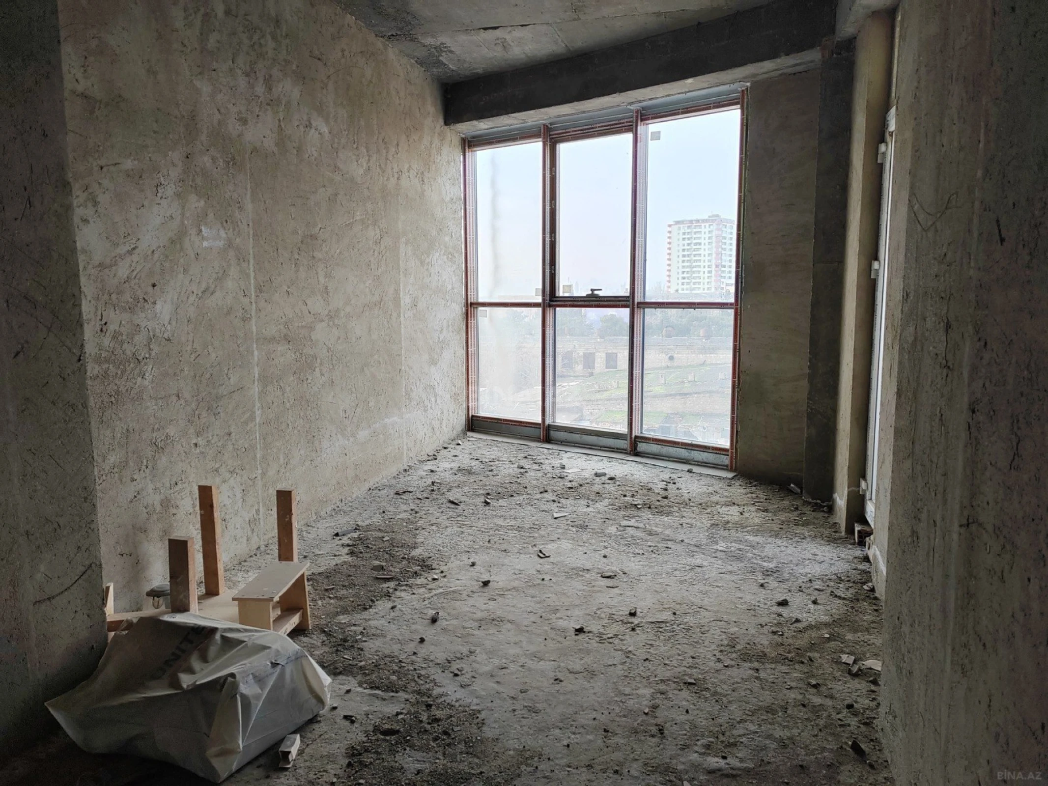 Satılır 3 otaqlı mənzil 157 m²