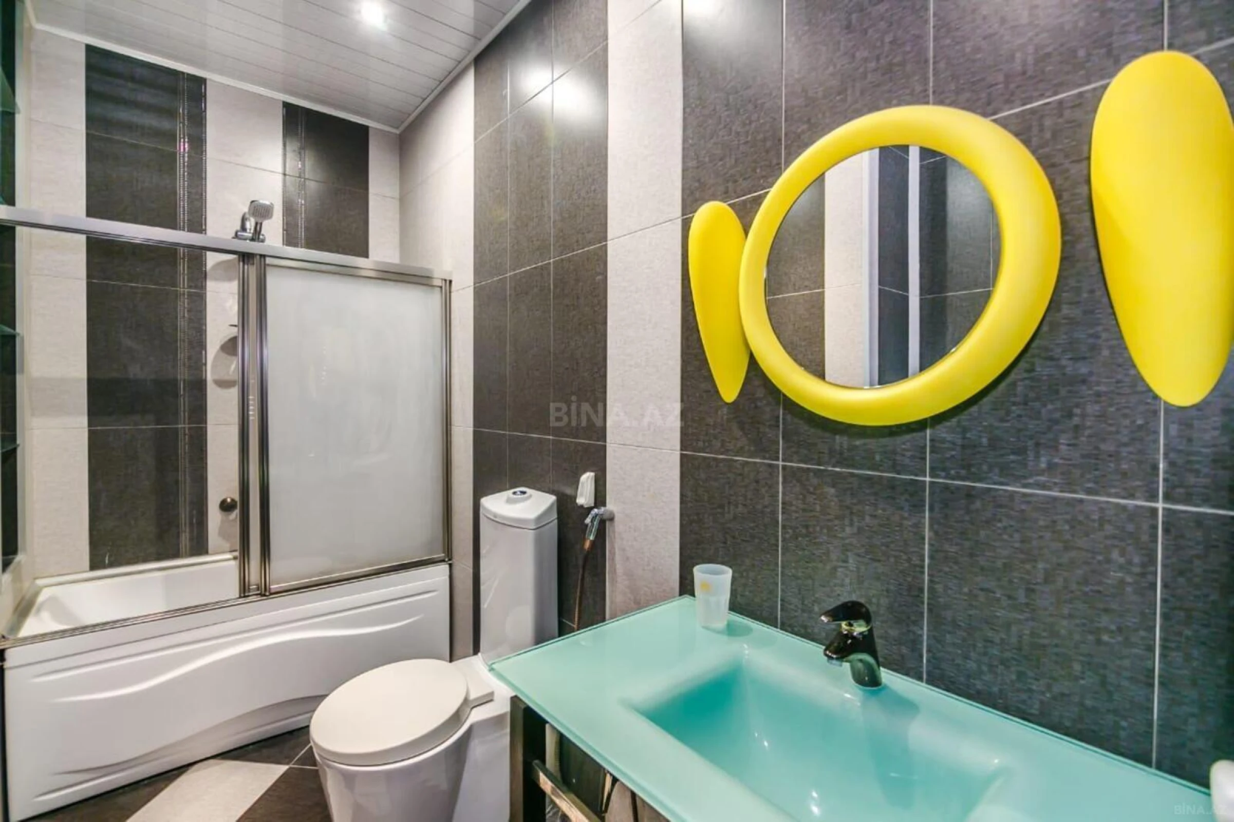 Kirayə verilir 3 otaqlı mənzil 135 m²